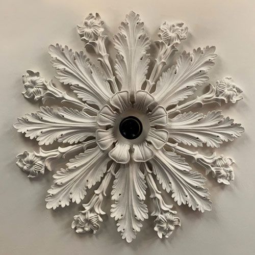 CR30 Ceiling Rose is medium centrepiece made up of multiple fibrous plaster casts. The design is made up of alternating acanthus and narrow lilies with stems and plain leaves to central boss section. 