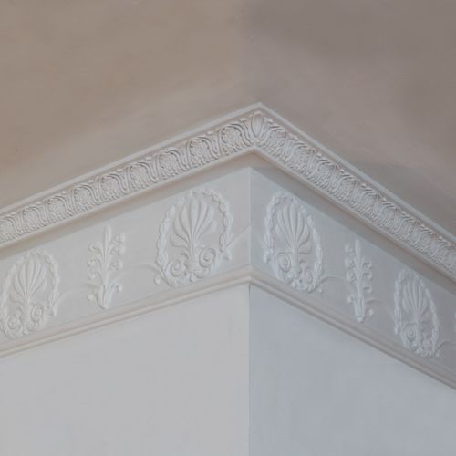 HPS38 Enriched Frieze Cornice with a fine acanthus leaf to the top member and a anthemion design to the wall plate. 