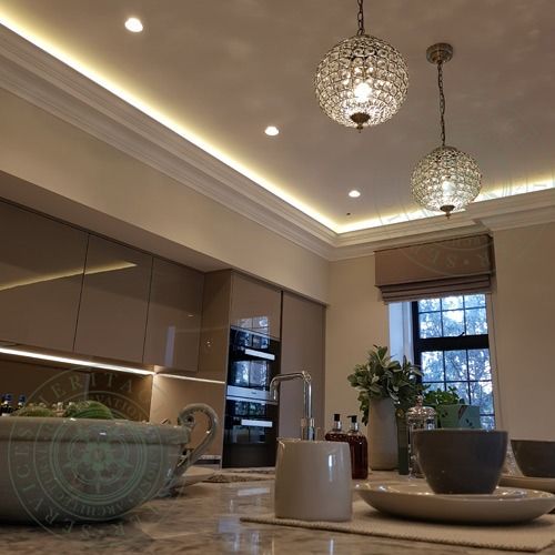 HPS12 Illuminated Cornice