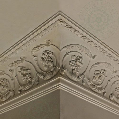 HPS37 Cornice "Cavendish" is a Victorian large fibrous plaster profile is a cove enriched profile with roses and closed leaves, leading to a ceiling plate with reeds crossed by leaf enrichment, finishing to a cyma recta section to the bottom member. 