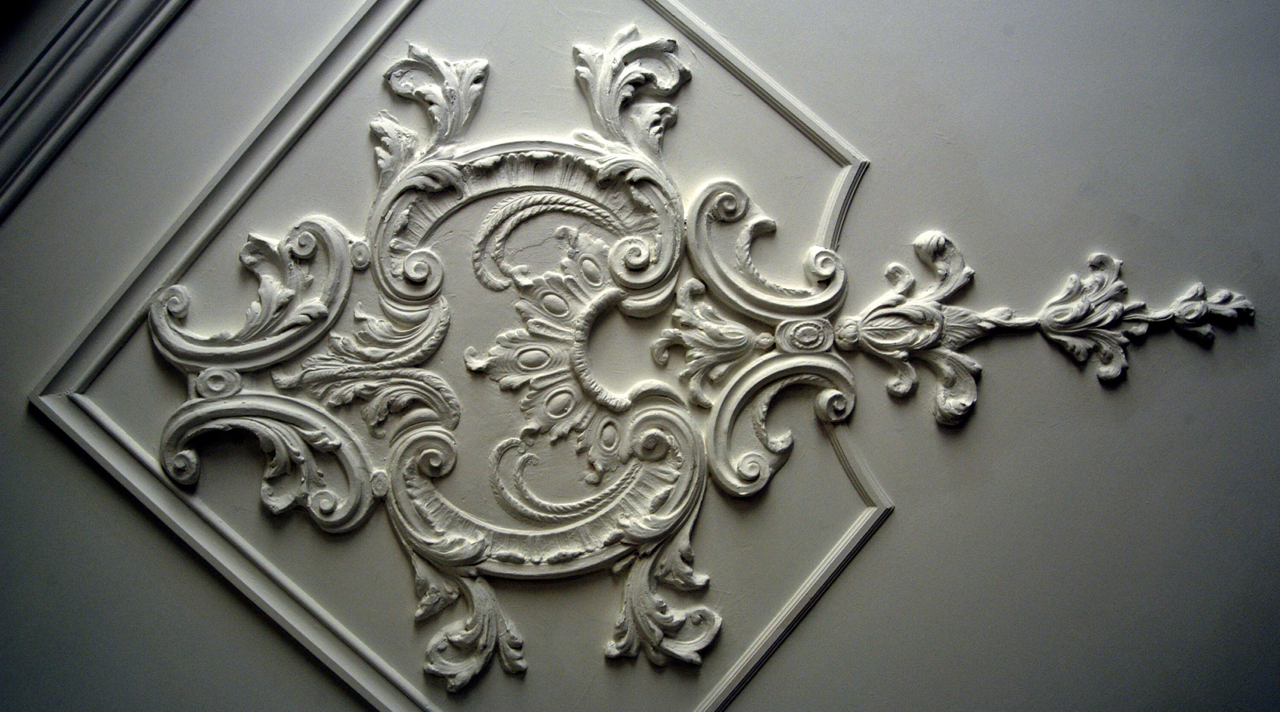 Victorian Ceiling Corner